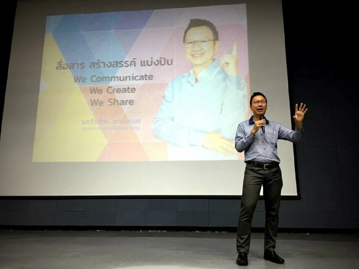 ฮือฮา!คณบดีสื่อสารมวลชน "มช." ปลอมเป็นภารโรงขึ้นเวทีปฐมนิเทศ