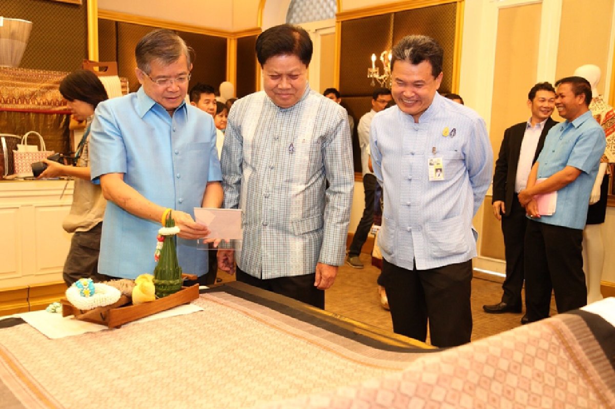 มท.จัดงานโอทอปศิลปาชีพเทิดพระเกียรติ