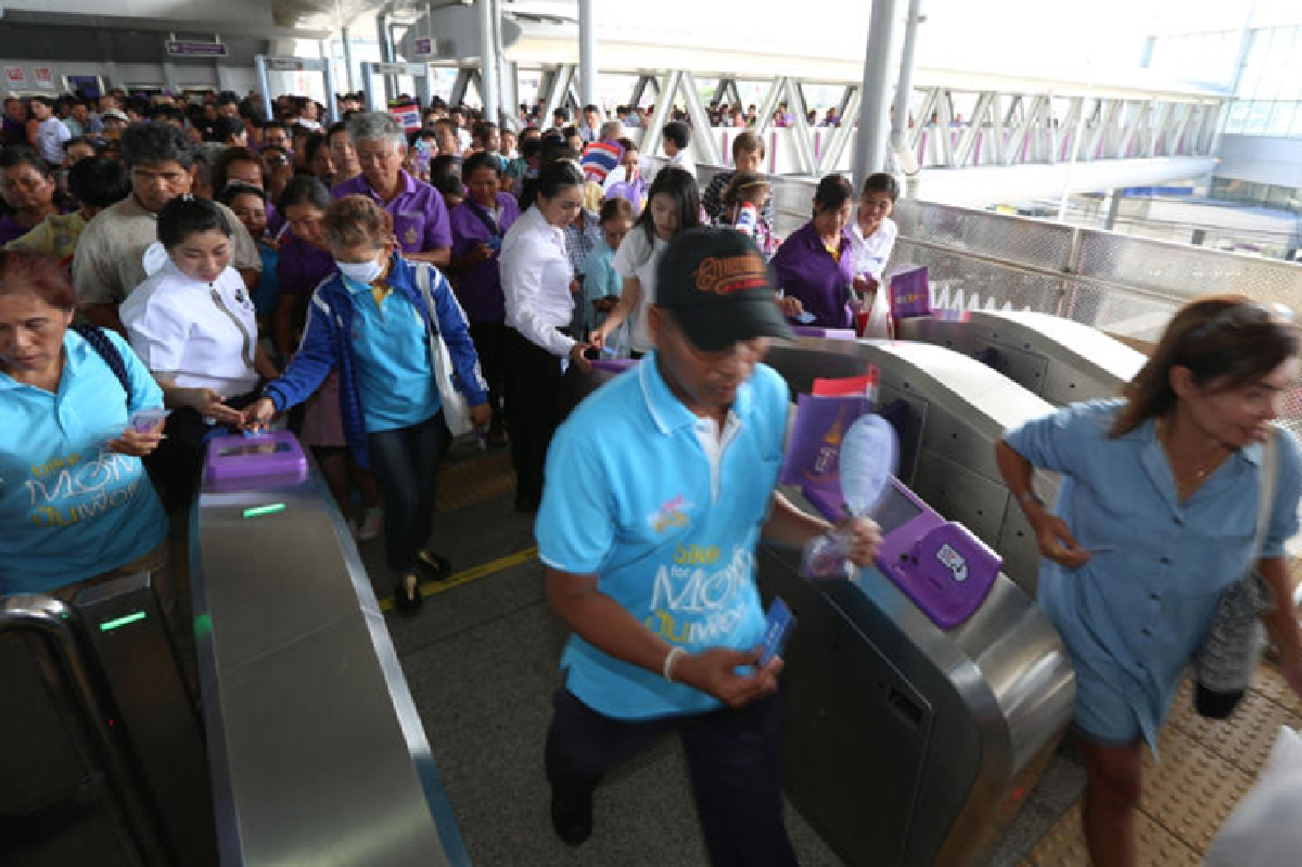 สมเด็จพระเทพฯกดปุ่มเปิดเดินรถไฟฟ้าสายสีม่วง