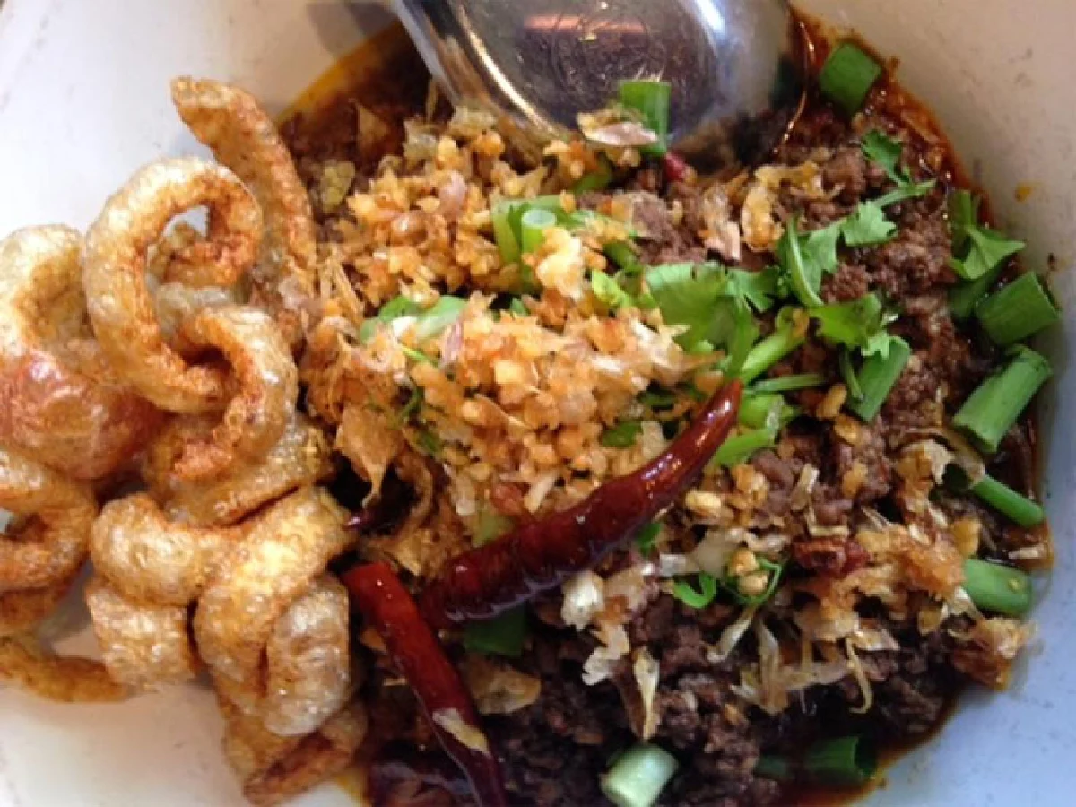 ต๋อง เต็ม โต๊ะ