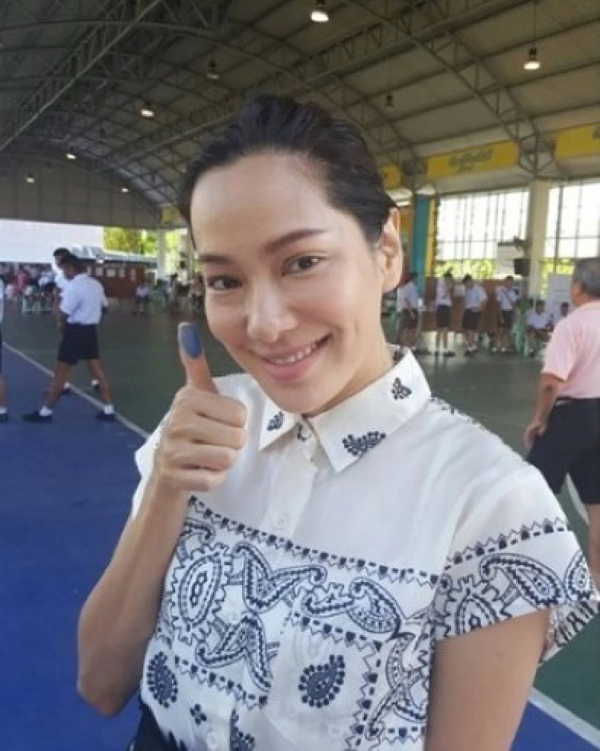 ประมวลภาพดาราดังรวมพลังใช้สิทธิประชามติ