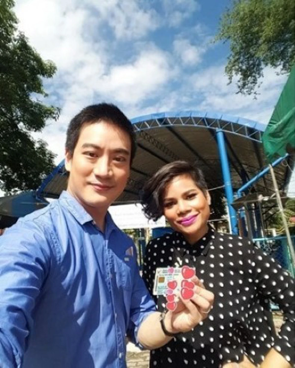 ประมวลภาพดาราดังรวมพลังใช้สิทธิประชามติ