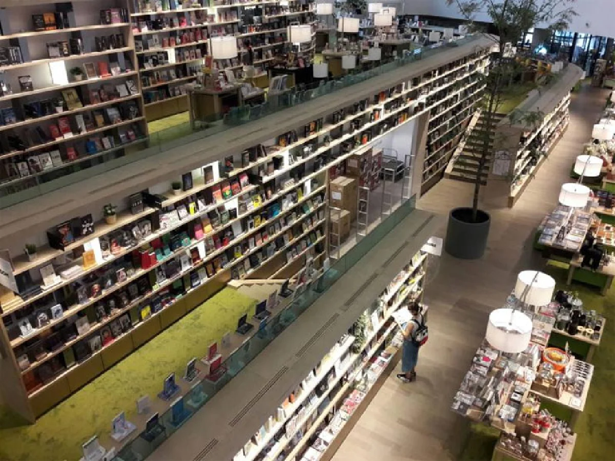 ธิงค์ สเปซ บีทูเอส ร้านหนังสือในฝัน