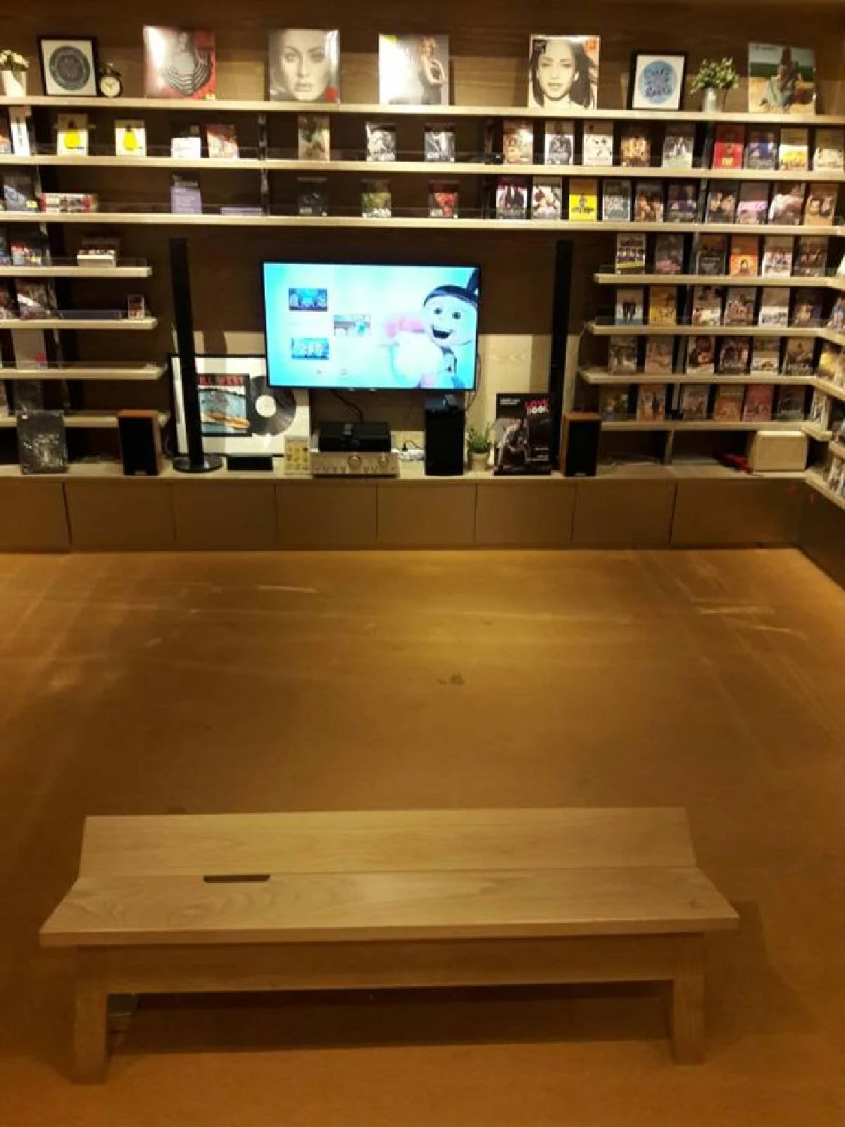 ธิงค์ สเปซ บีทูเอส ร้านหนังสือในฝัน