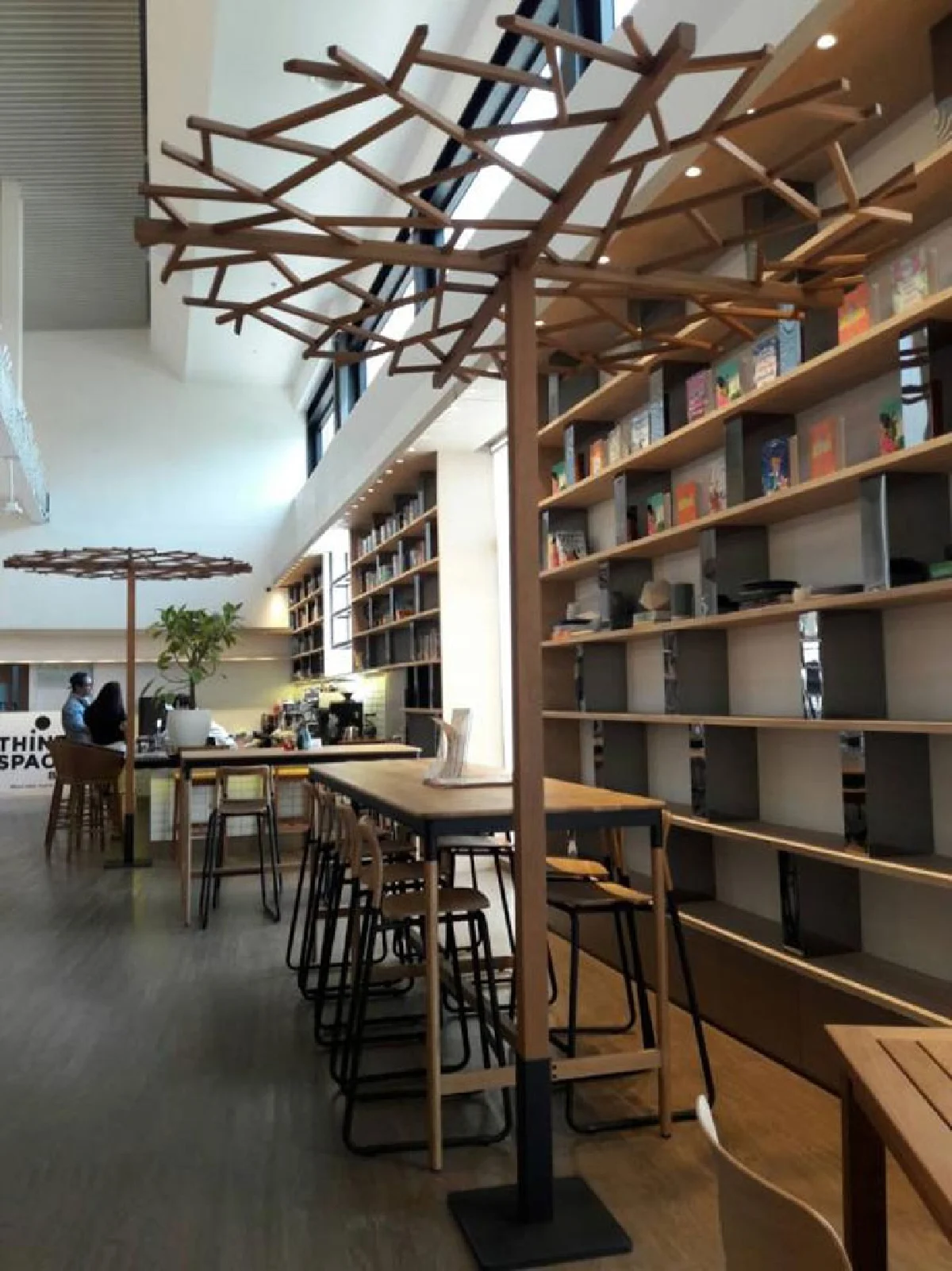 ธิงค์ สเปซ บีทูเอส ร้านหนังสือในฝัน