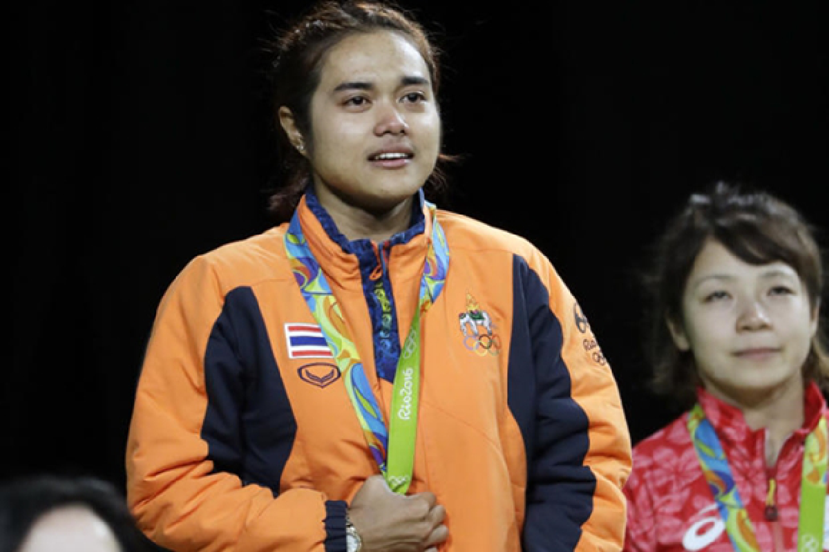 Weightlifting bronze, gold and sadness as medalist's grandmother dies watching