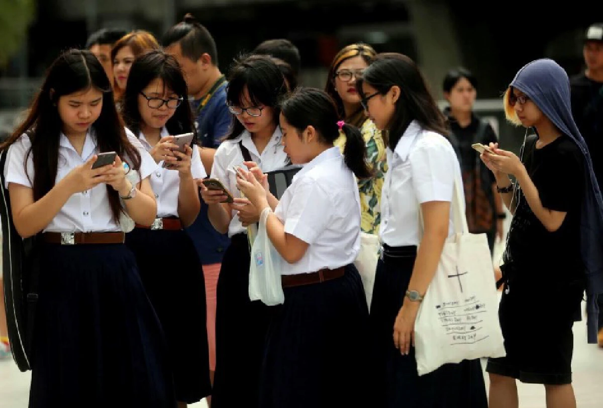 ชมภาพบรรยากาศคนแห่ตามล่า"โปเกมอน"เต็มลานพาร์คพารากอน