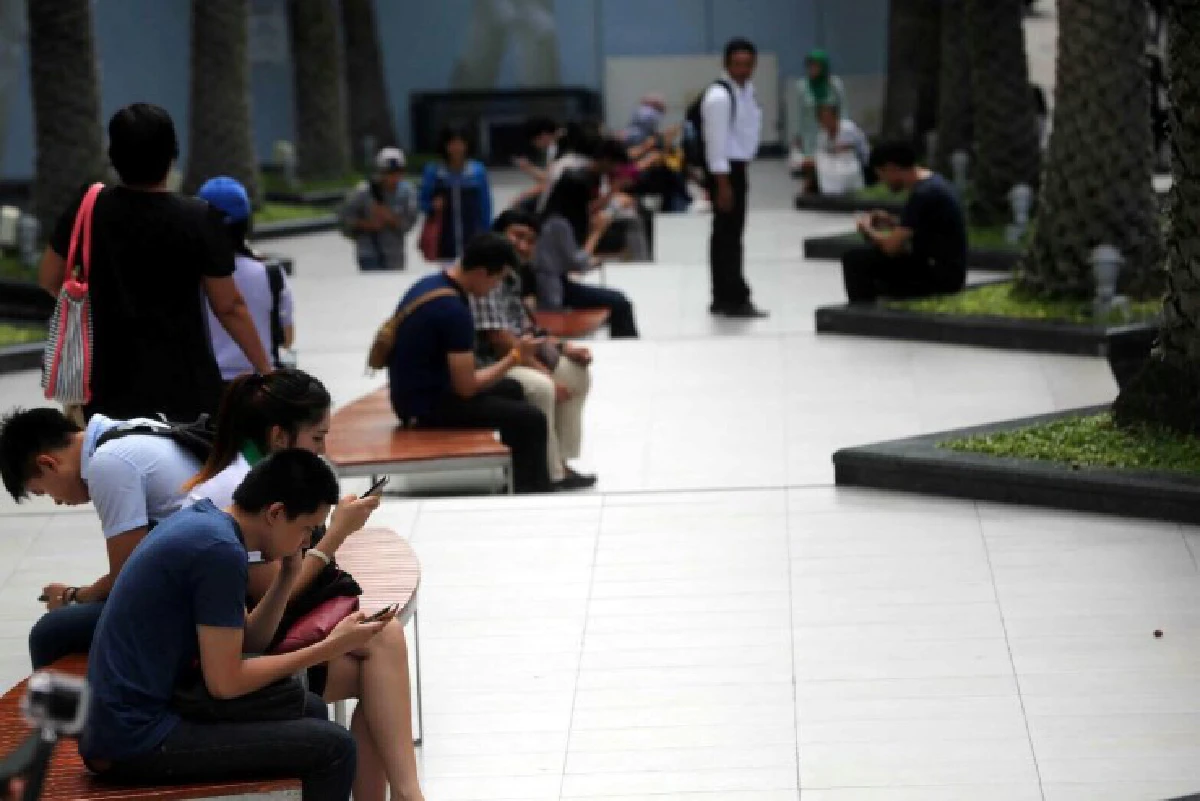 ชมภาพบรรยากาศคนแห่ตามล่า"โปเกมอน"เต็มลานพาร์คพารากอน