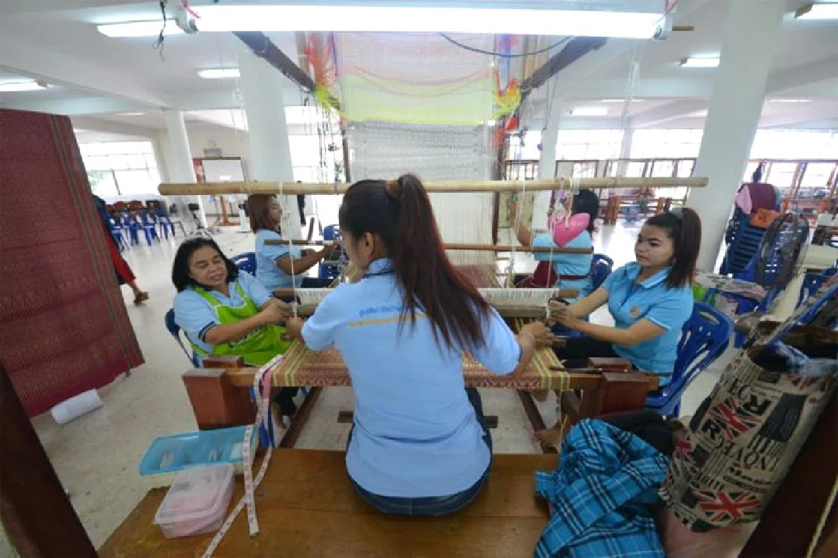 ผ้าไหมแห่งแรงศรัทธา ต่อลมหายใจของชุมชน