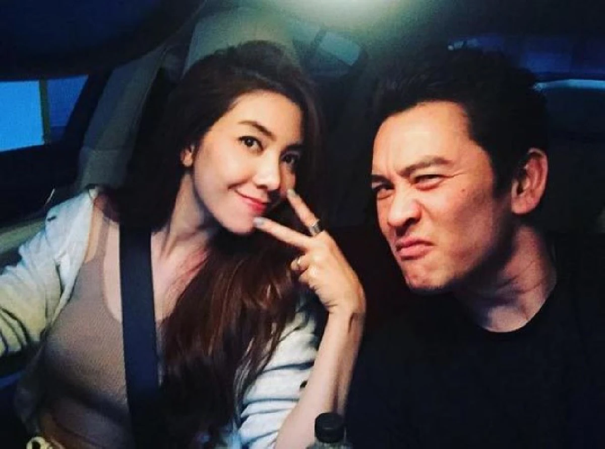 สยบรักร้าว!"วุ้นเส้น-ชาคริต" เผยภาพกอดสุดโรแมนติก