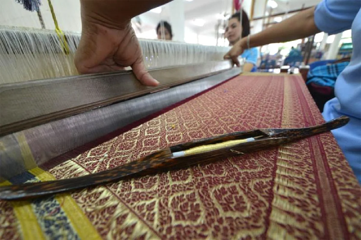 ผ้าไหมแห่งแรงศรัทธา ต่อลมหายใจของชุมชน