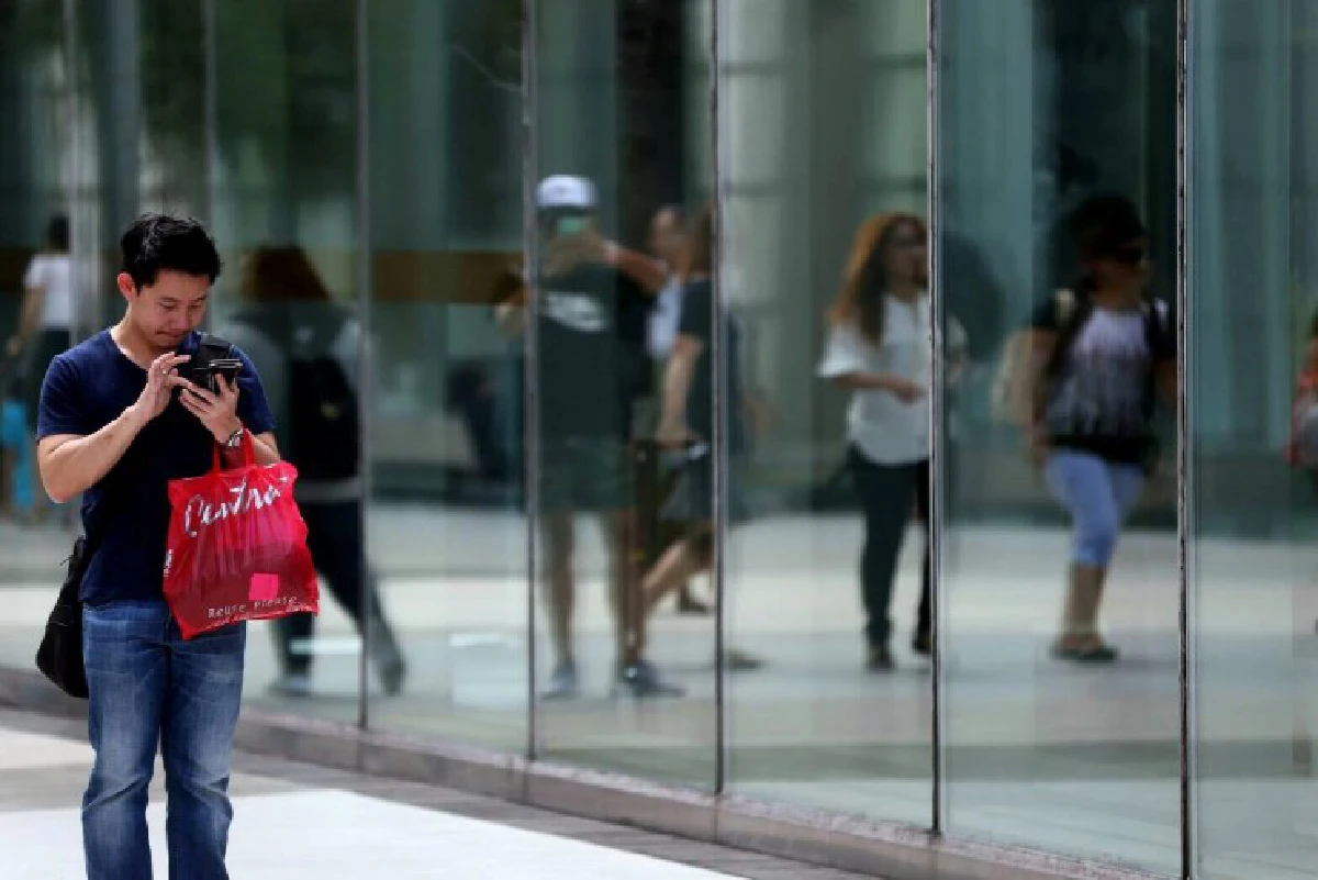 ชมภาพบรรยากาศคนแห่ตามล่า"โปเกมอน"เต็มลานพาร์คพารากอน