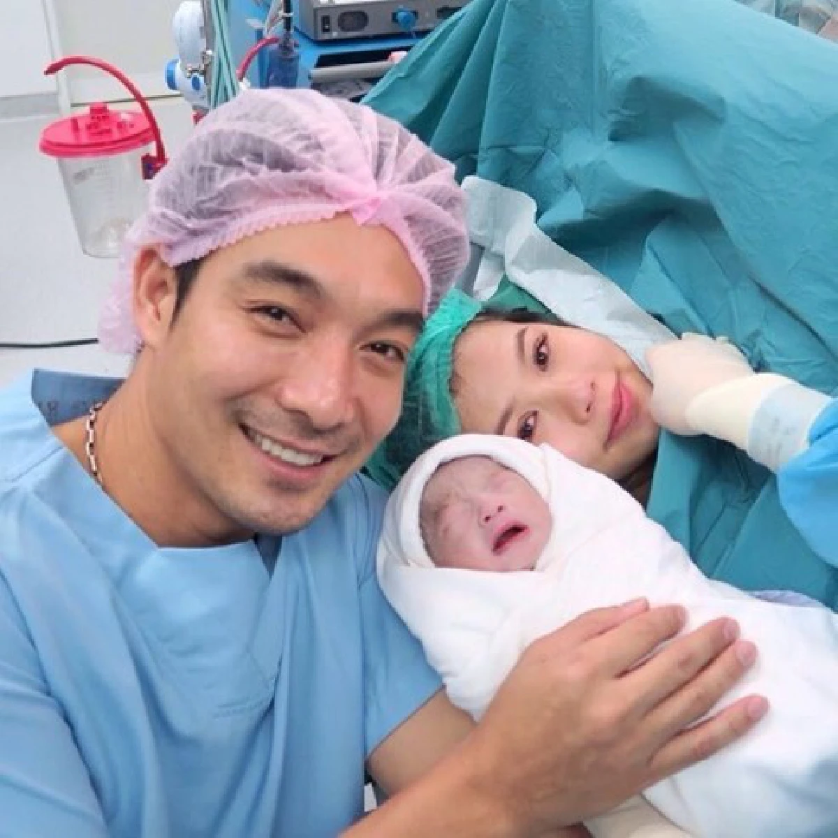 จีน่า ภรรยาของ โอ๊ต วรวุฒิ คลอดลูกชายคนแรกตั้งชื่อ "น้องโอลาฟ"