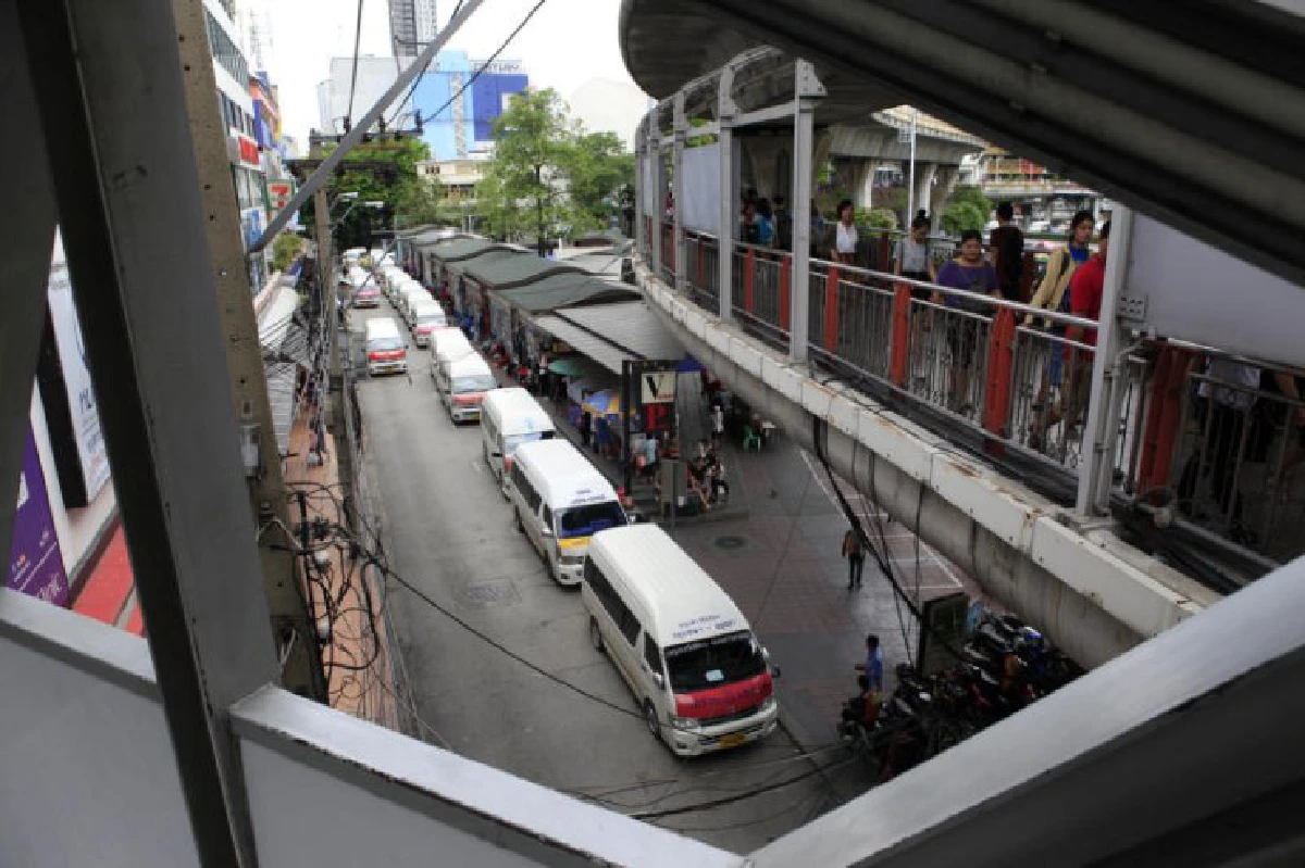 เสียงสะท้อน...ย้ายรถตู้พ้นอนุสาวรีย์ชัยฯ "มีระเบียบแต่ไม่สะดวก"