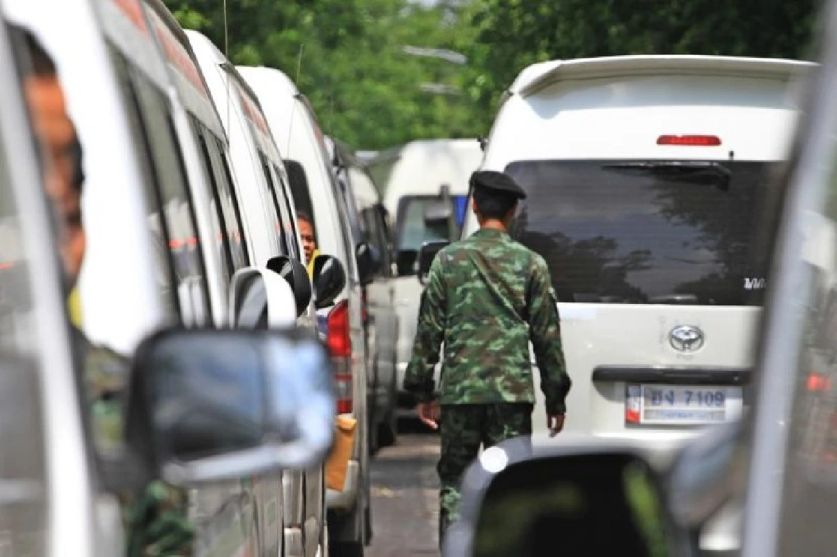 เสียงสะท้อน...ย้ายรถตู้พ้นอนุสาวรีย์ชัยฯ "มีระเบียบแต่ไม่สะดวก"