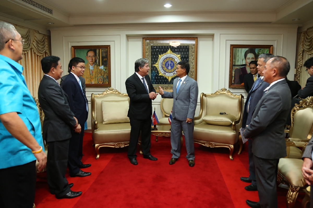 ไทยจับมือกัมพูชาร่วมปราบปรามยาเสพติด ไทยจับมือกัมพูชาร่วมปราบปรามยาเสพติด