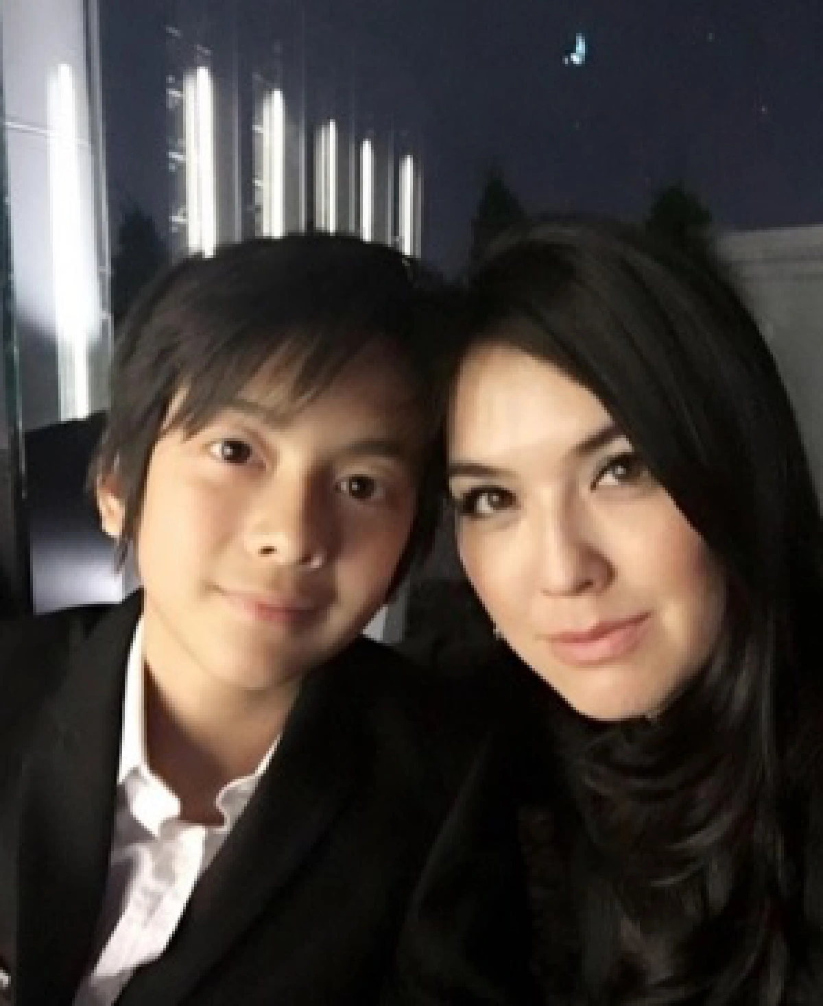 กระชุ่มกระชวยหัวใจ! รวมคุณแม่ยังสวย-ลูกชายหล่อ อยากขอเป็นสะใภ้