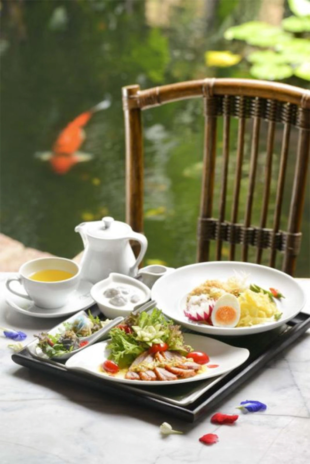 สิงหา พาแม่อิ่ม