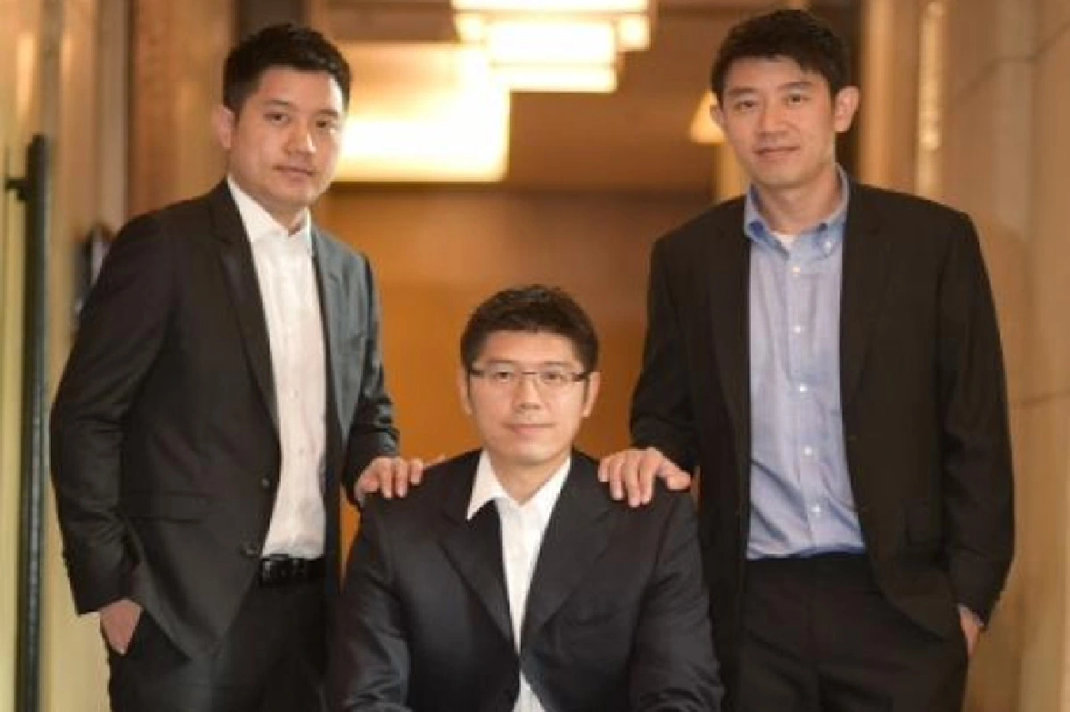 เอก สุวัฒนพิมพ์ รุ่นที่สองกาวตราลูกโลก