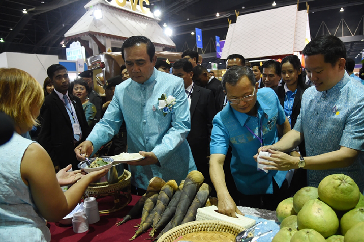 นายกฯเปิดงานโอทอปศิลปาชีพเทิดพระเกียรติพระราชินี