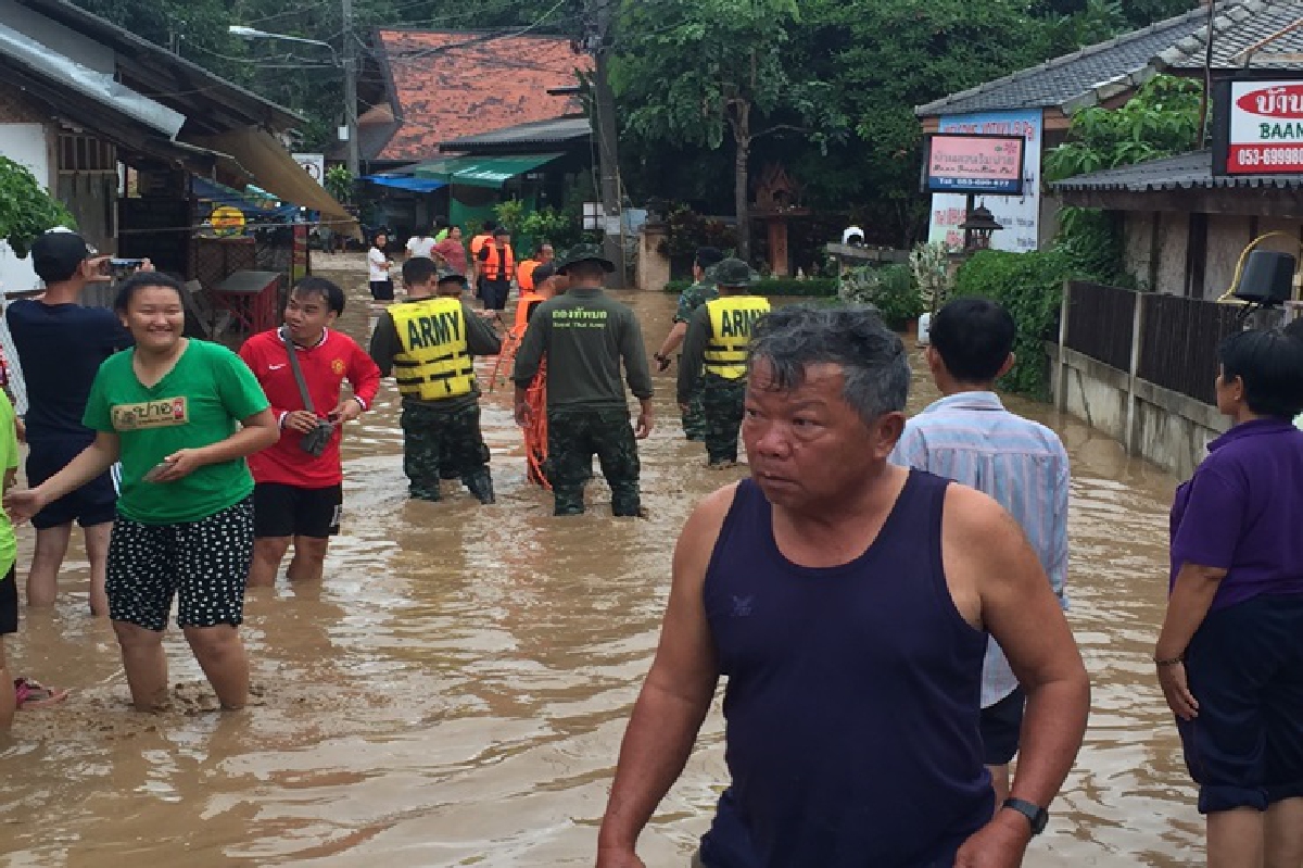 น้ำป่าหลากท่วมบ้านเรือน-รีสอร์ทแม่ฮ่องสอนเร่งอพยพปชช.-นักท่องเที่ยว น้ำป่าหลากท่วมบ้านเรือน-รีสอร์ทแม่ฮ่องสอนเร่งอพยพปชช.-นักท่องเที่ยว