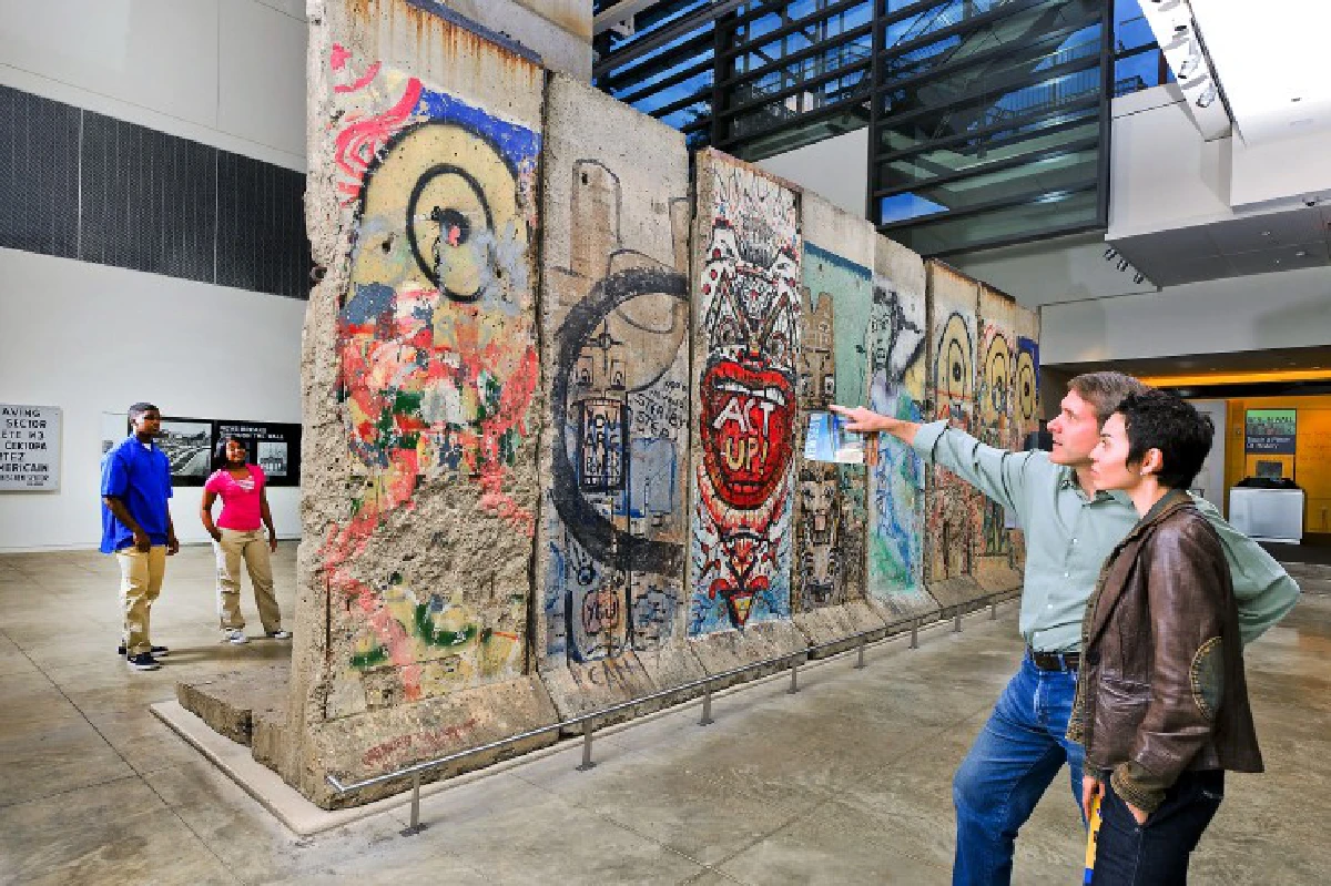 ธุรกิจขายชิ้นส่วนกำแพงเบอร์ลินยังไปได้สวยในเยอรมนี