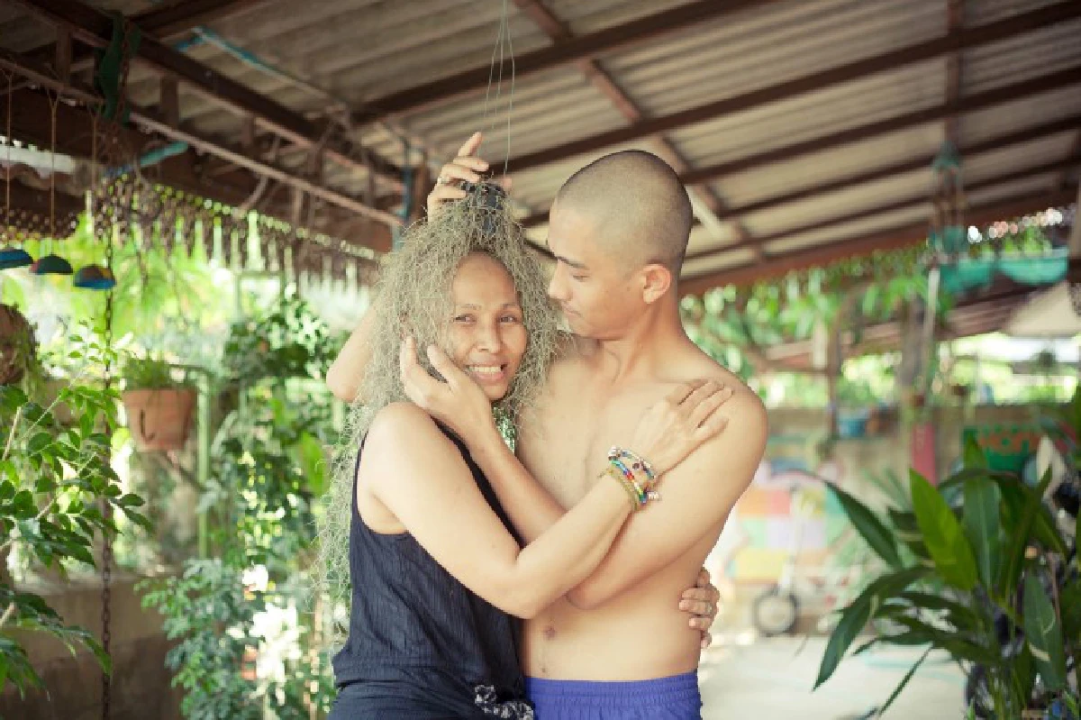 ภาพชุดสุดซึ้ง!เมื่อลูกชายถ่ายรูปคู่แม่ที่ป่วยเป็นมะเร็ง