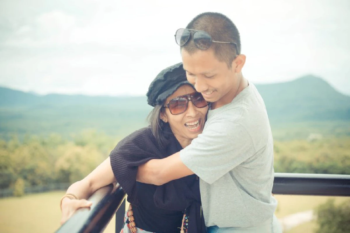 ภาพชุดสุดซึ้ง!เมื่อลูกชายถ่ายรูปคู่แม่ที่ป่วยเป็นมะเร็ง