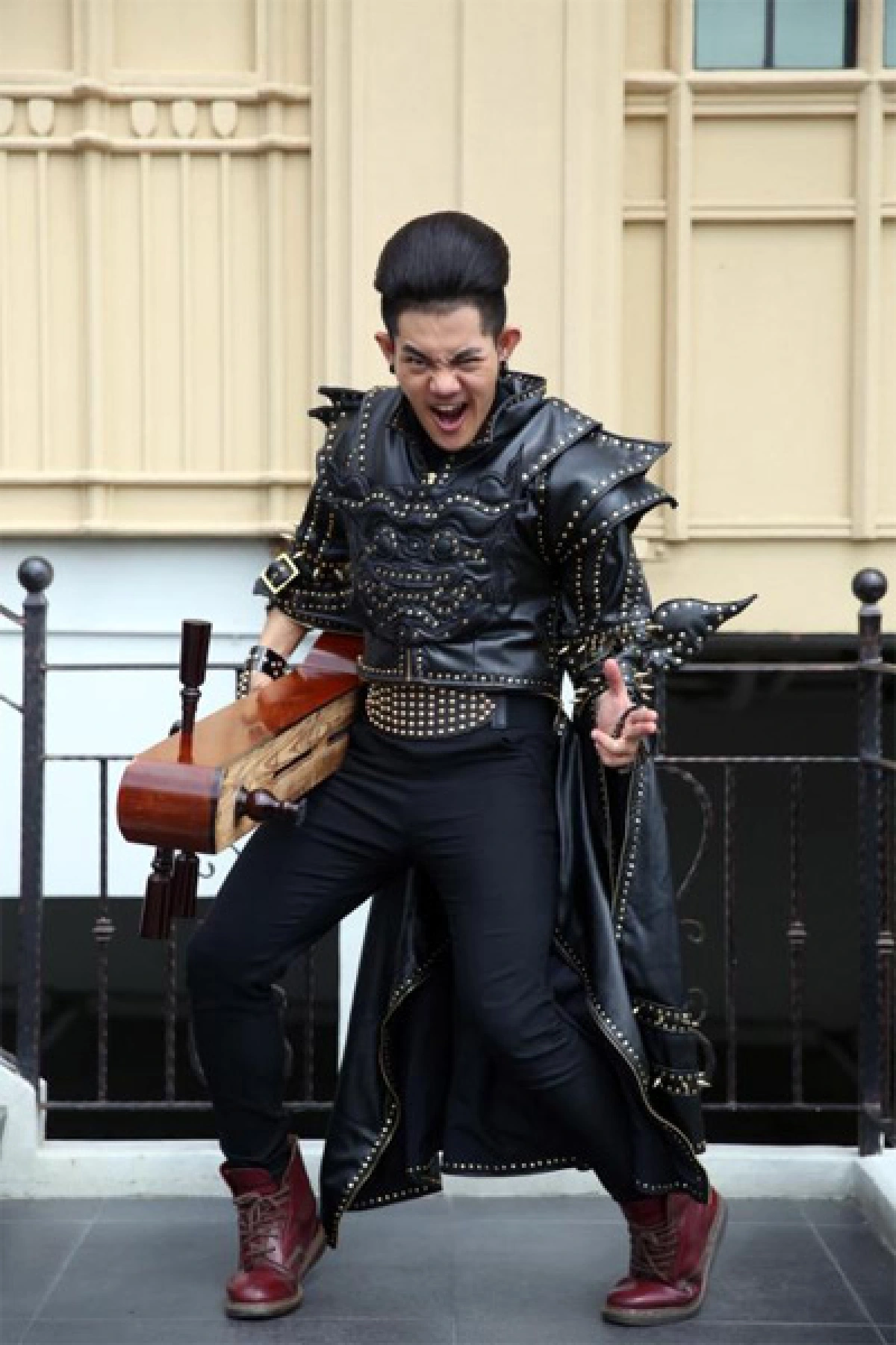 ธชย ประทุมวรรณ เก่ง กล้า บ้า ดี