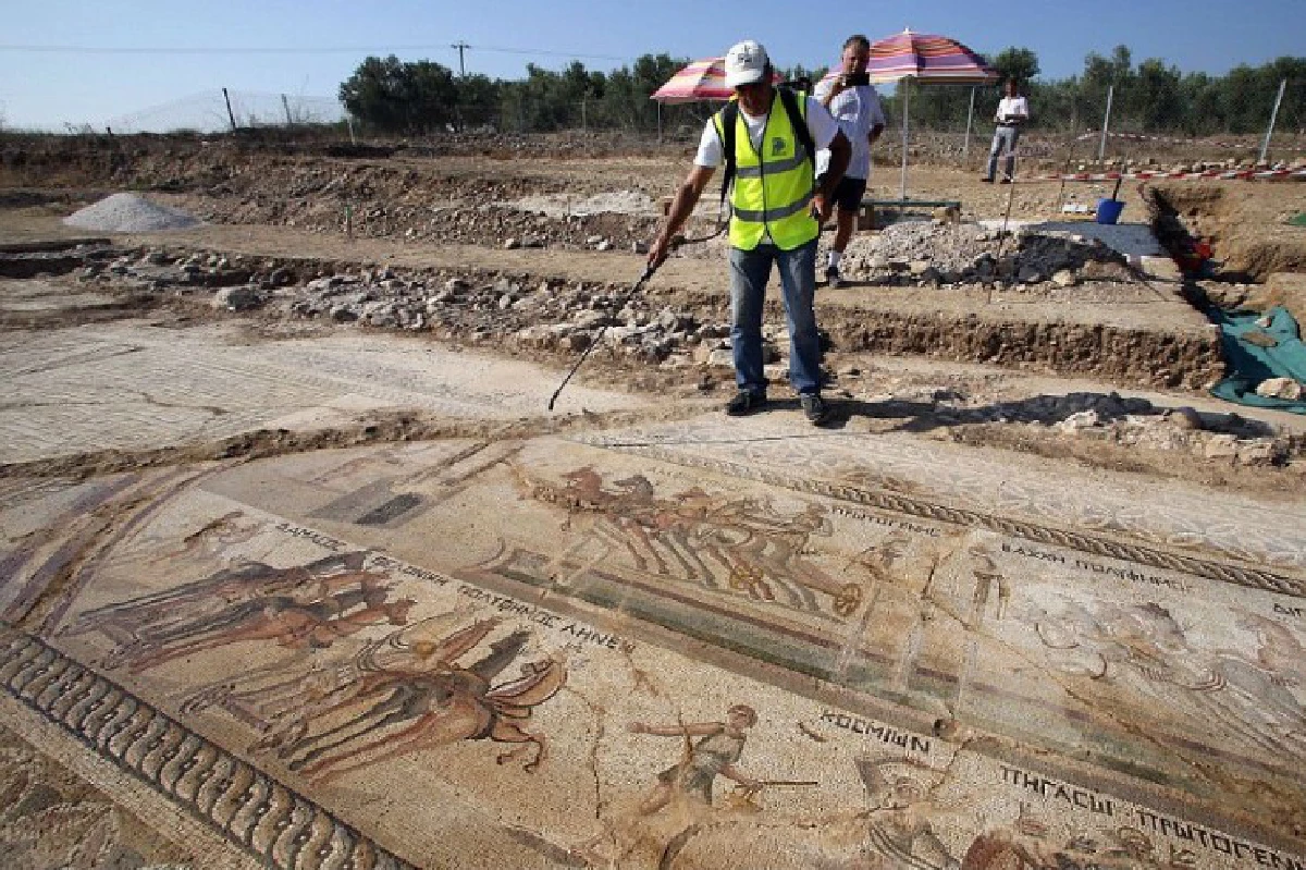 ค้นพบภาพกระเบื้องโมเสกในยุคโรมัน