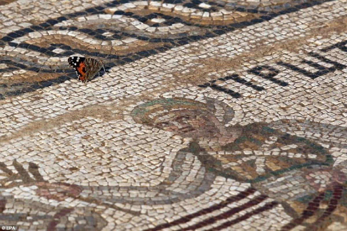 ค้นพบภาพกระเบื้องโมเสกในยุคโรมัน