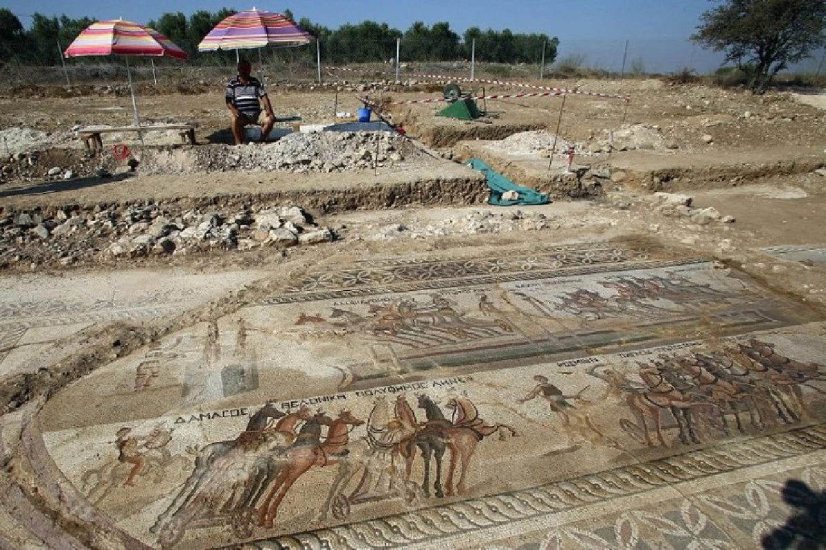 ค้นพบภาพกระเบื้องโมเสกในยุคโรมัน