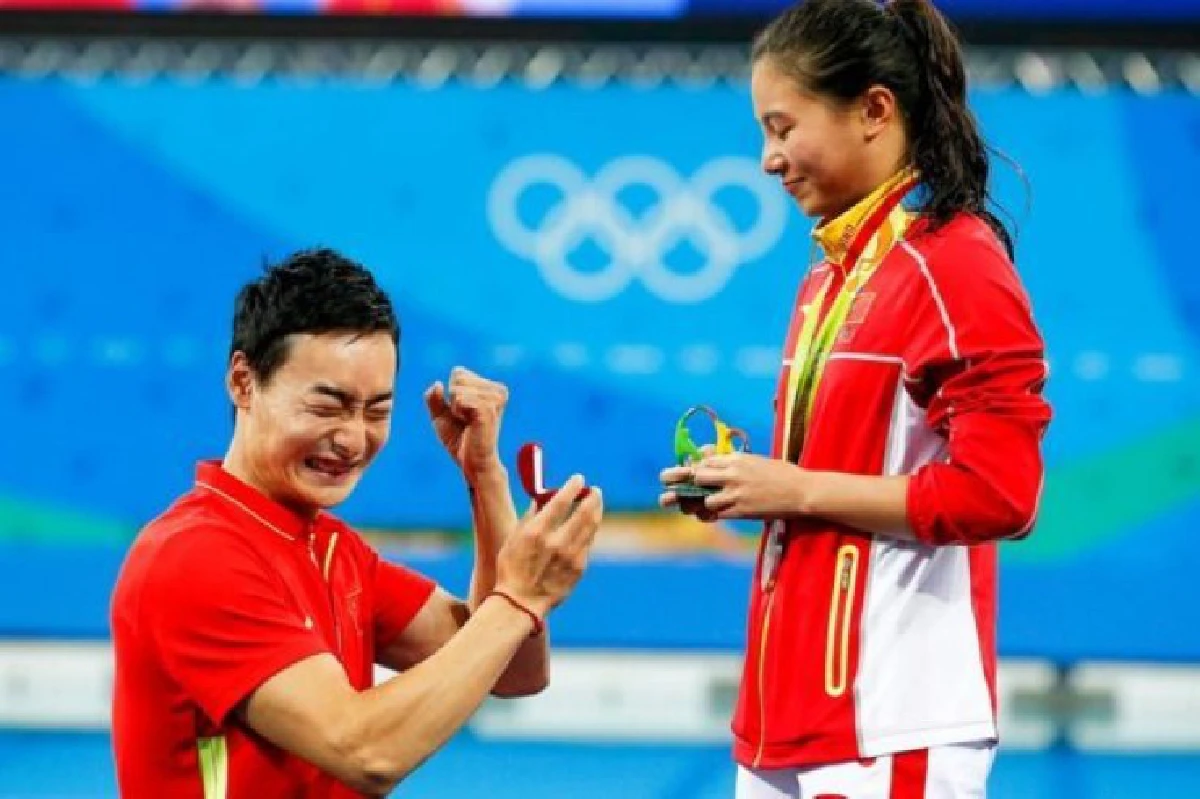 รีโอเกมส์หวานซึ้งอีกครั้ง หนุ่มขอแฟนสาวนักกระโดดน้ำจีนแต่งงาน