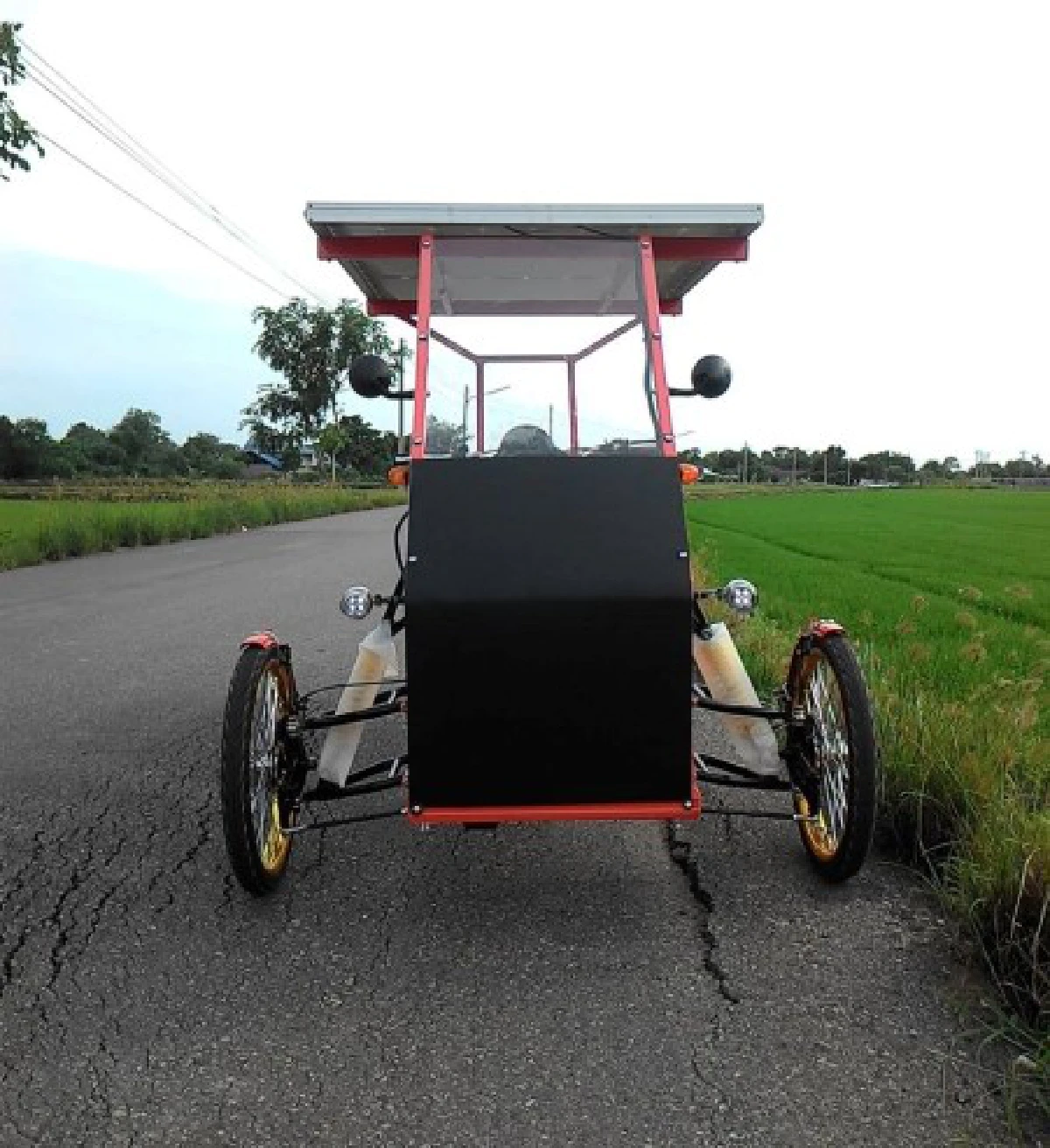 หนุ่มไทยโชว์ไอเดีย ผลิต3ล้อไฟฟ้าพลังแสงอาทิตย์