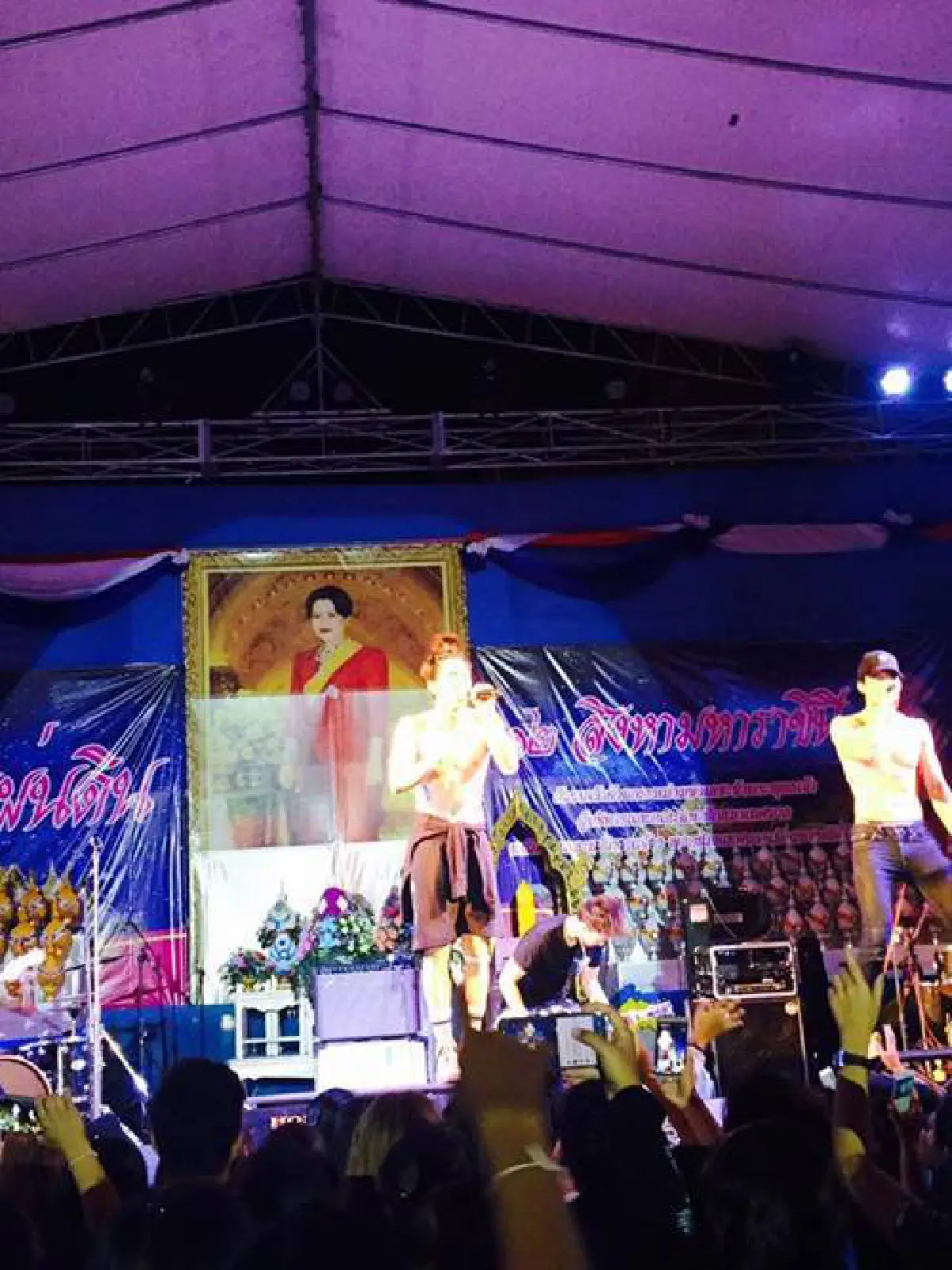 บอย เตรียมเรียก โตโน่ ตักเตือน หลังถอดเสื้อโชว์ไม่ถูกกาลเทศะ