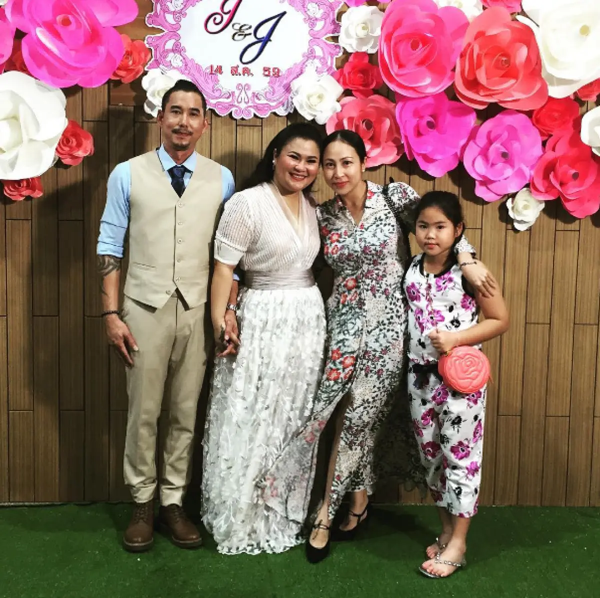 รวมภาพสุดหวาน อิน บูโดกัน จูงมือเจ้าบ่าวฉลองวิวาห์ชื่นมื่น