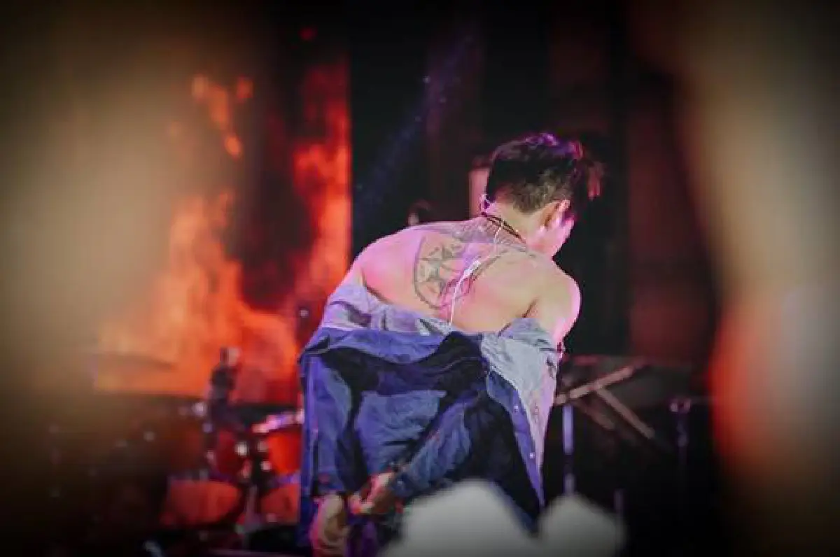 บอย เตรียมเรียก โตโน่ ตักเตือน หลังถอดเสื้อโชว์ไม่ถูกกาลเทศะ