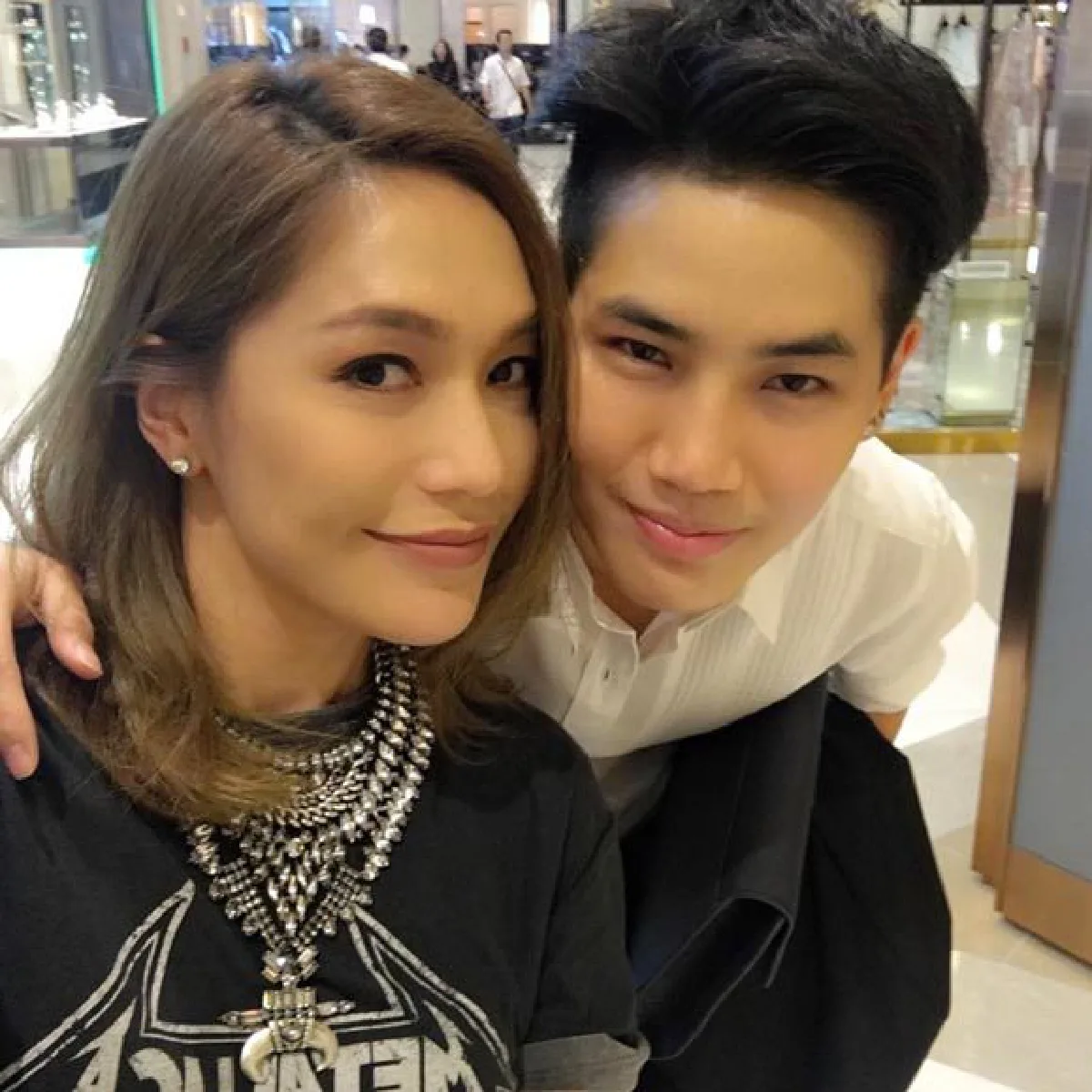 ส่องภาพหวาน โมเม นภัสสร สวีทสาวหล่อคนสนิทออกสื่อ
