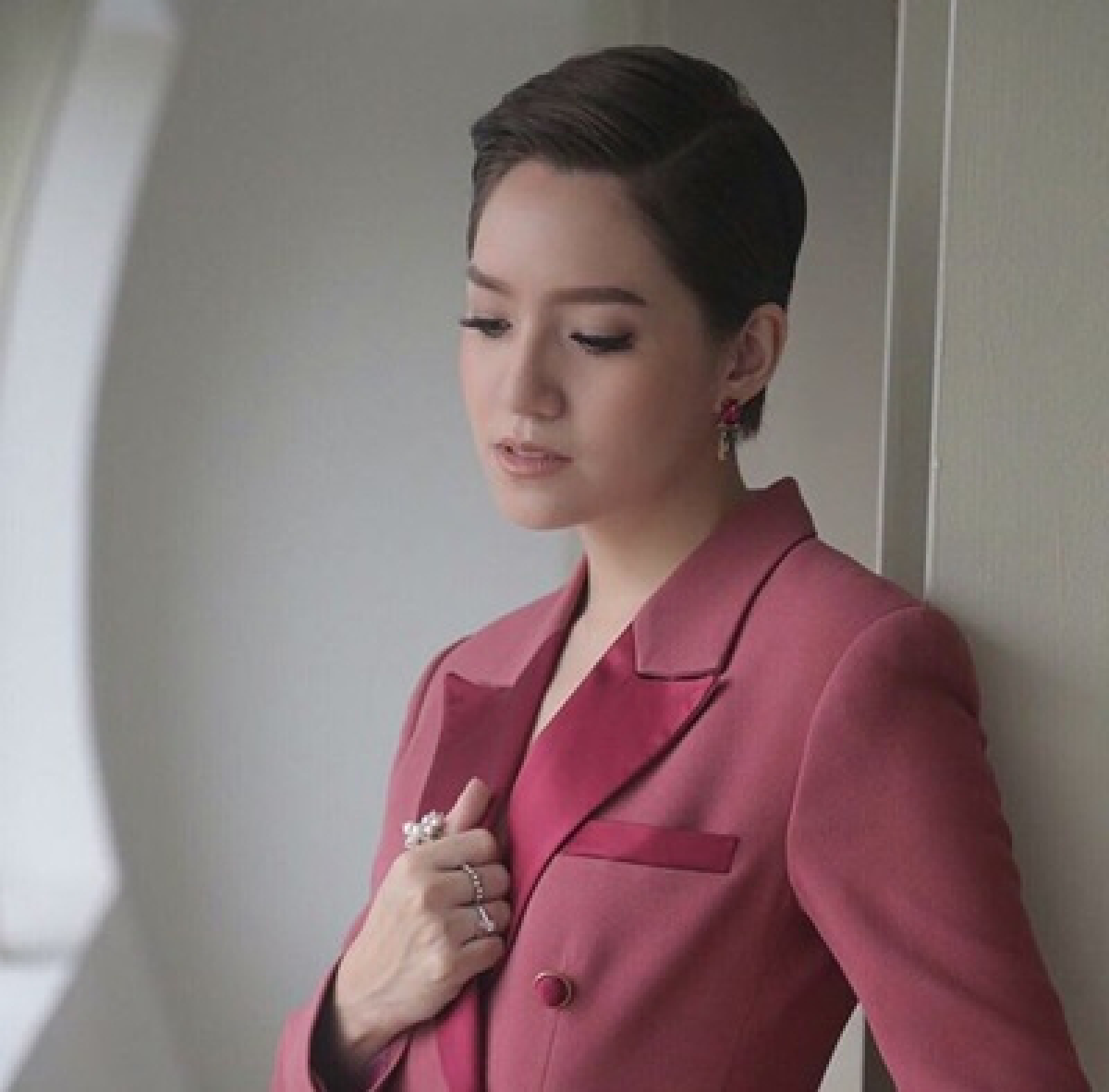 ส่องลุคสวยเท่ของ จ๊ะ จิตตาภา ผมยิ่งสั้นเธอยิ่งเเซ่บ