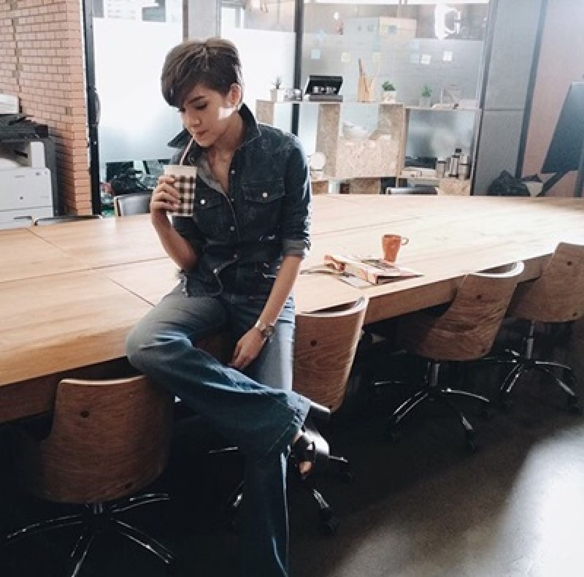 ส่องลุคสวยเท่ของ จ๊ะ จิตตาภา ผมยิ่งสั้นเธอยิ่งเเซ่บ