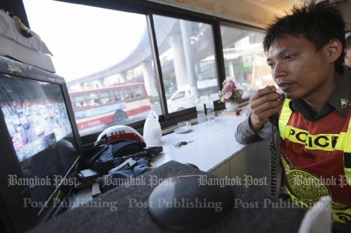 Bangkok traffic lights ordered back on manual