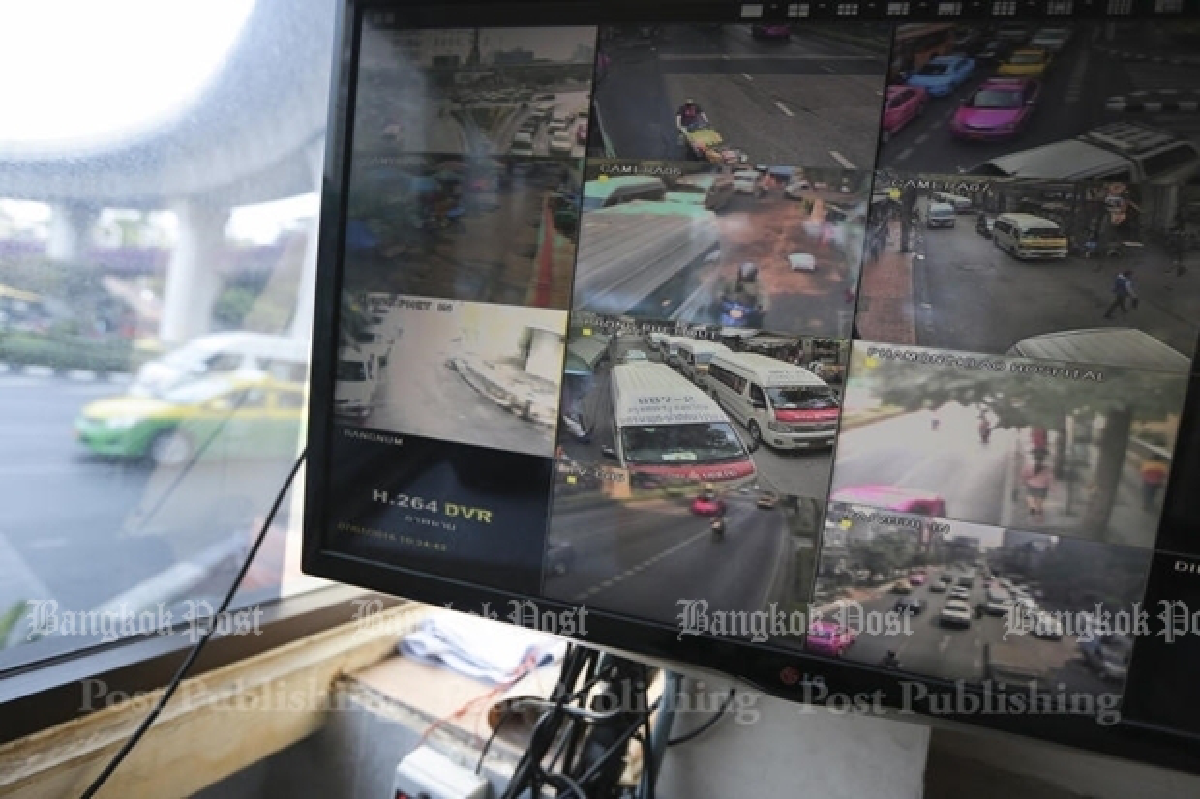 Bangkok traffic lights ordered back on manual