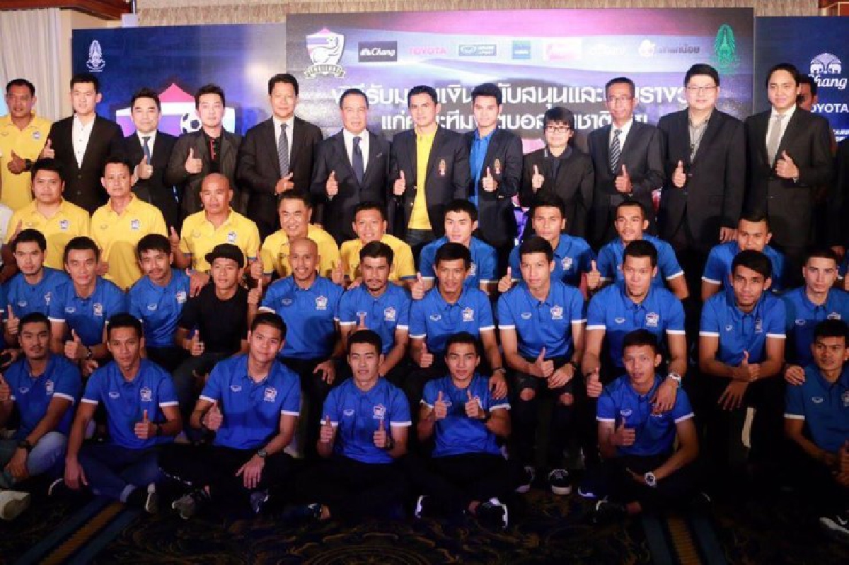 "ช้างศึก" แบ่งเงิน 35 ล้านถ้วนหน้า "ช้างศึก" แบ่งเงิน 35 ล้านถ้วนหน้า