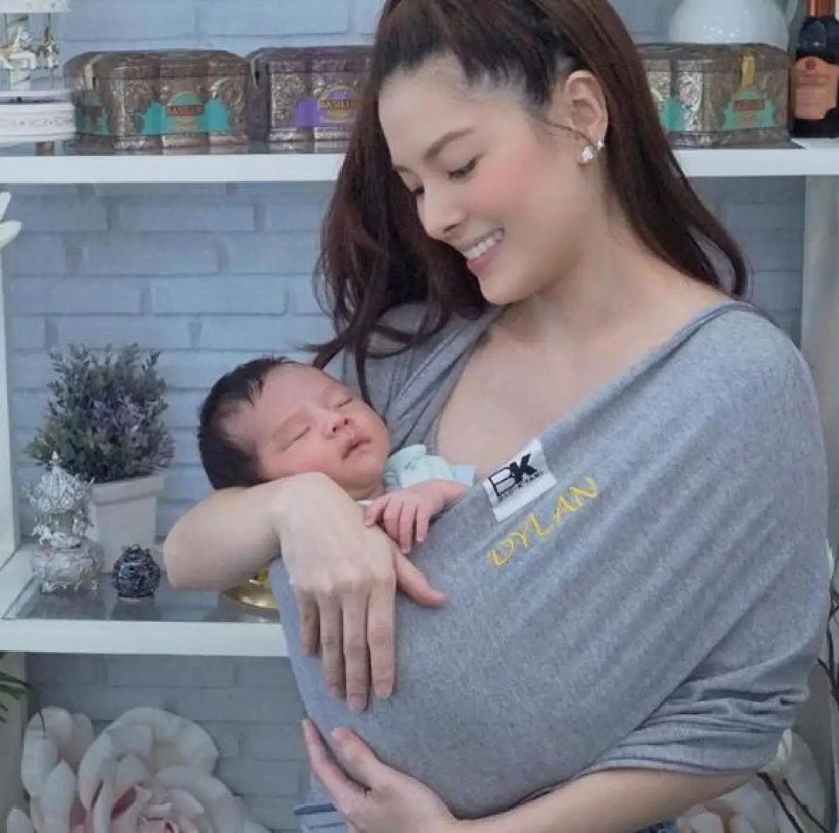 คุณแม่ลิเดีย สุดสตรอง! อุ้มน้องดีแลนออกกำลังกาย