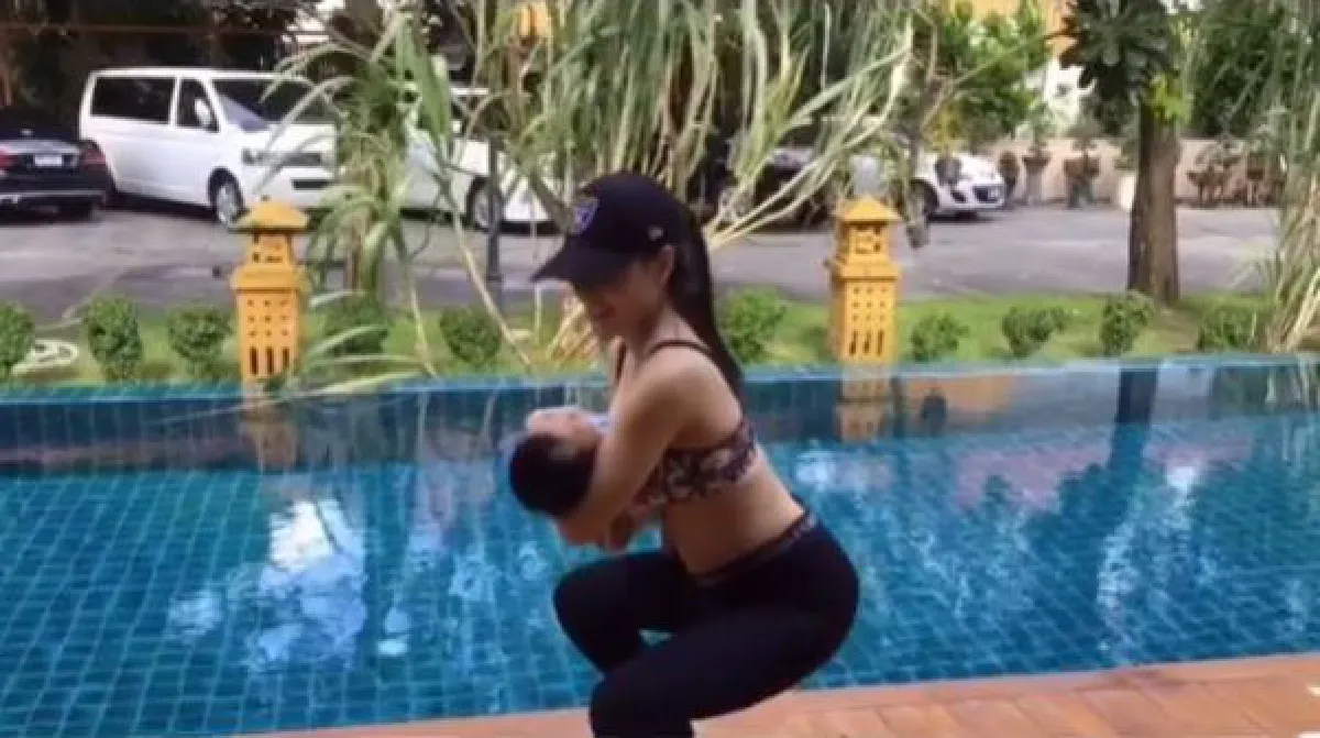 คุณแม่ลิเดีย สุดสตรอง! อุ้มน้องดีแลนออกกำลังกาย