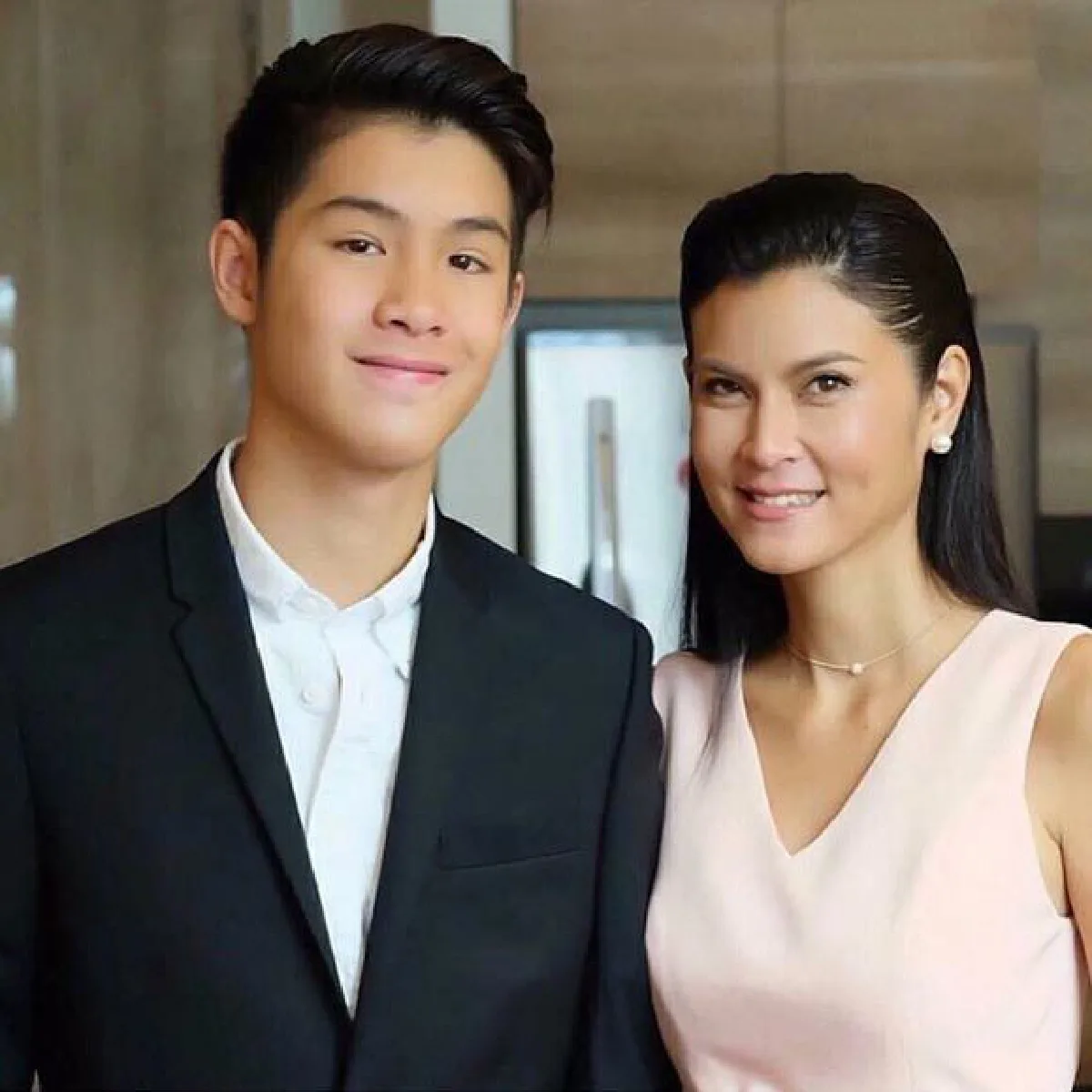 รักหวานไม่เปลี่ยน! ปิ่น จูบให้รางวัล เจ หลังแข่งเจ็ตสกี