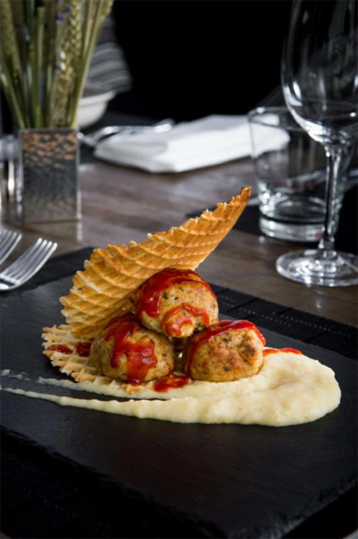 ที ฟิฟตี้ไฟว์ นิวยอร์ก กริลล์ รูม ร้านสุดเก๋ของชาวฮิปสเตอร์