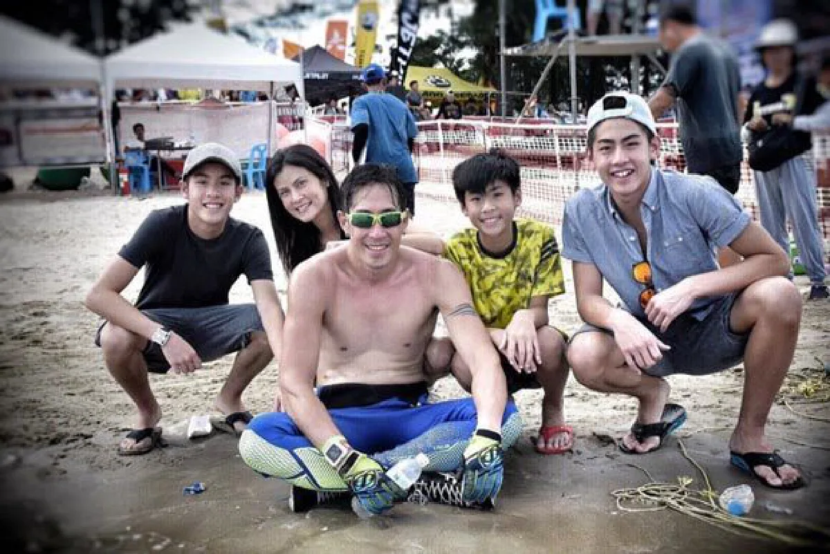 รักหวานไม่เปลี่ยน! ปิ่น จูบให้รางวัล เจ หลังแข่งเจ็ตสกี