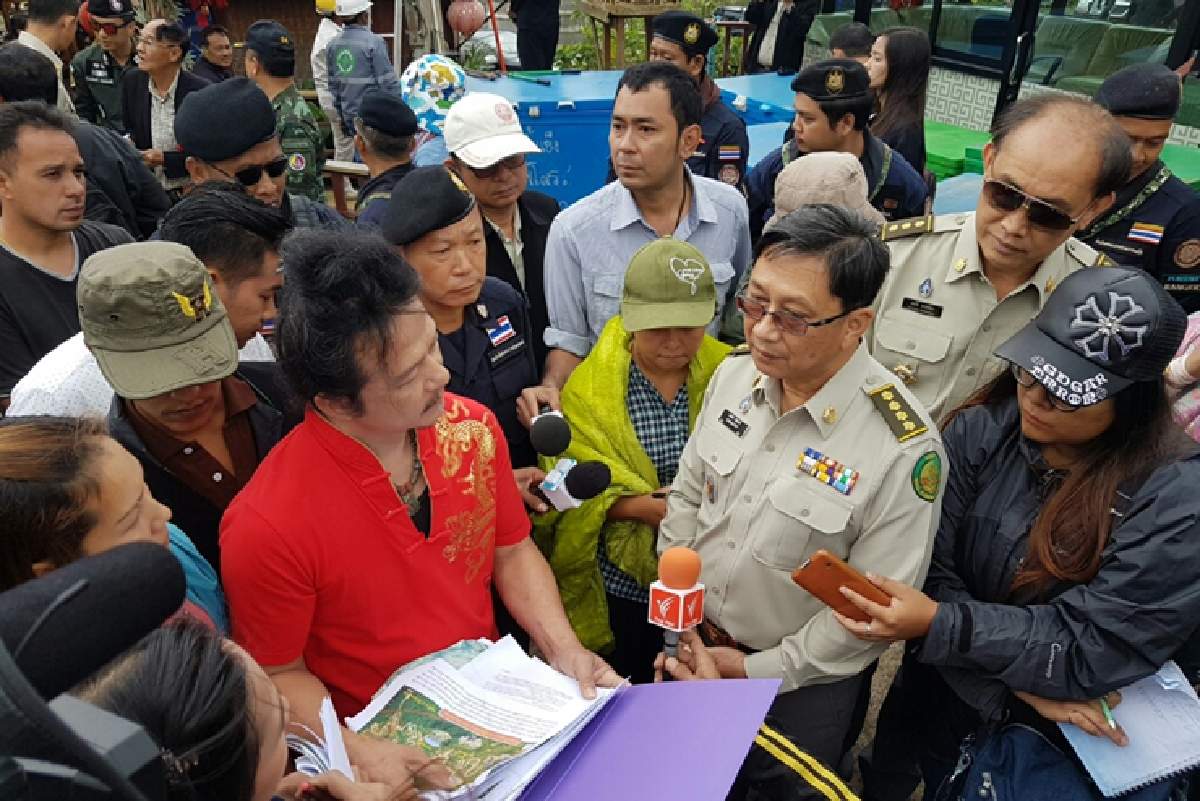 เจ้าหน้าที่สนธิกำลังรื้อถอนรีสอร์ทภูทับเบิก