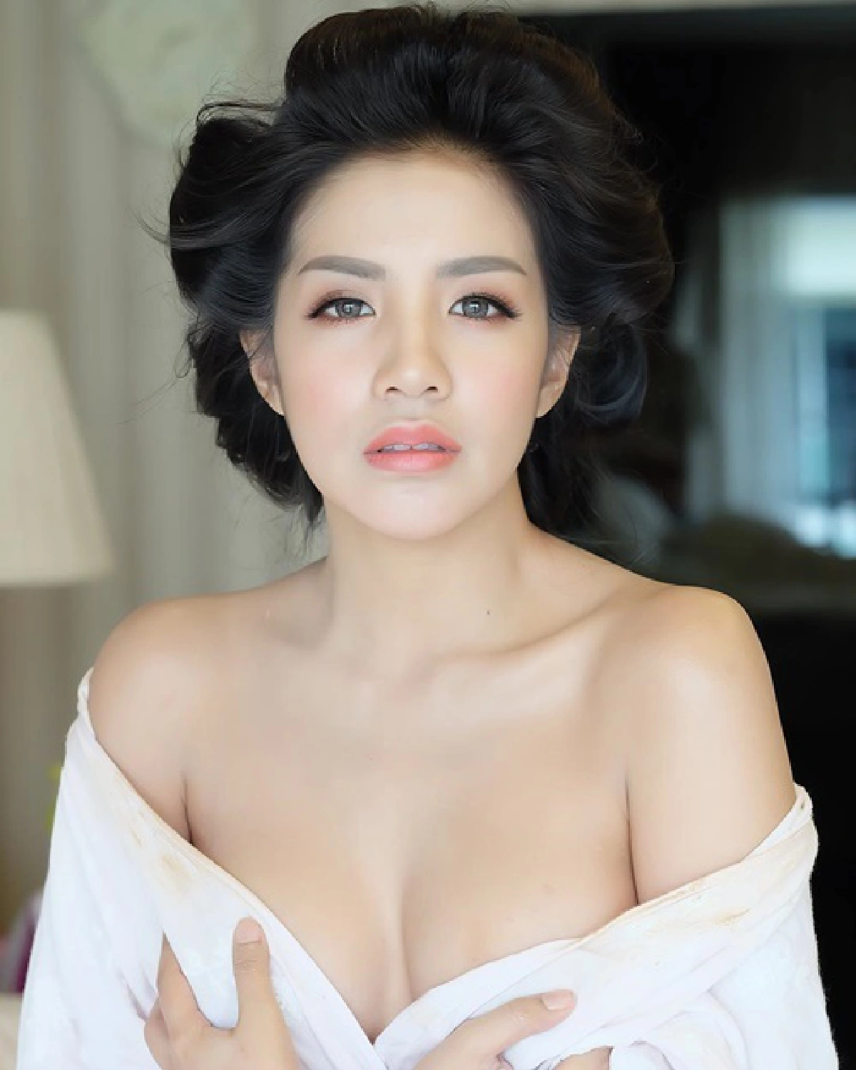 สวยยังไม่เสร็จ! ใบเตย อาร์สยาม แหวกอกโชว์เซ็กซี่เกือบติดเรท